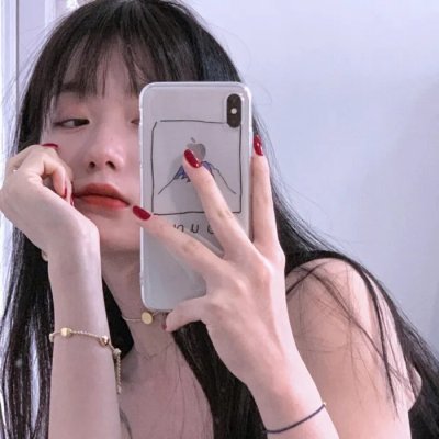 她来自胡志明市